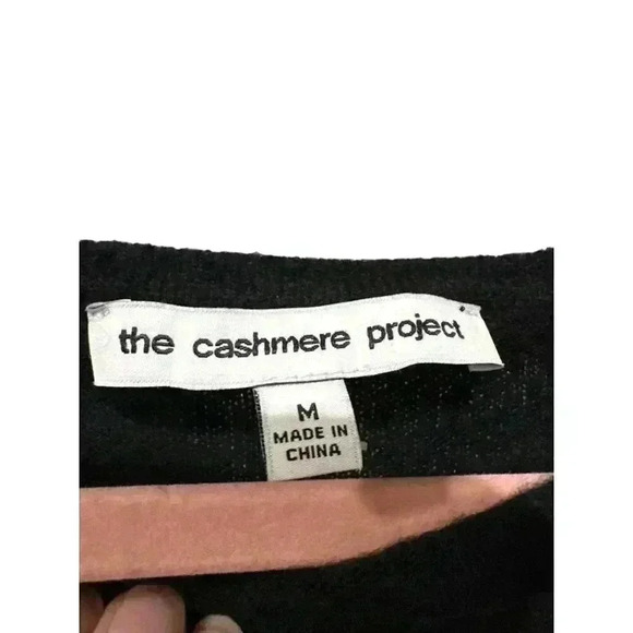 The Cashmere Project Black Crew Neck Sweater With Sequin Star, Size M, Pre-Owned - Picture 4 of 7